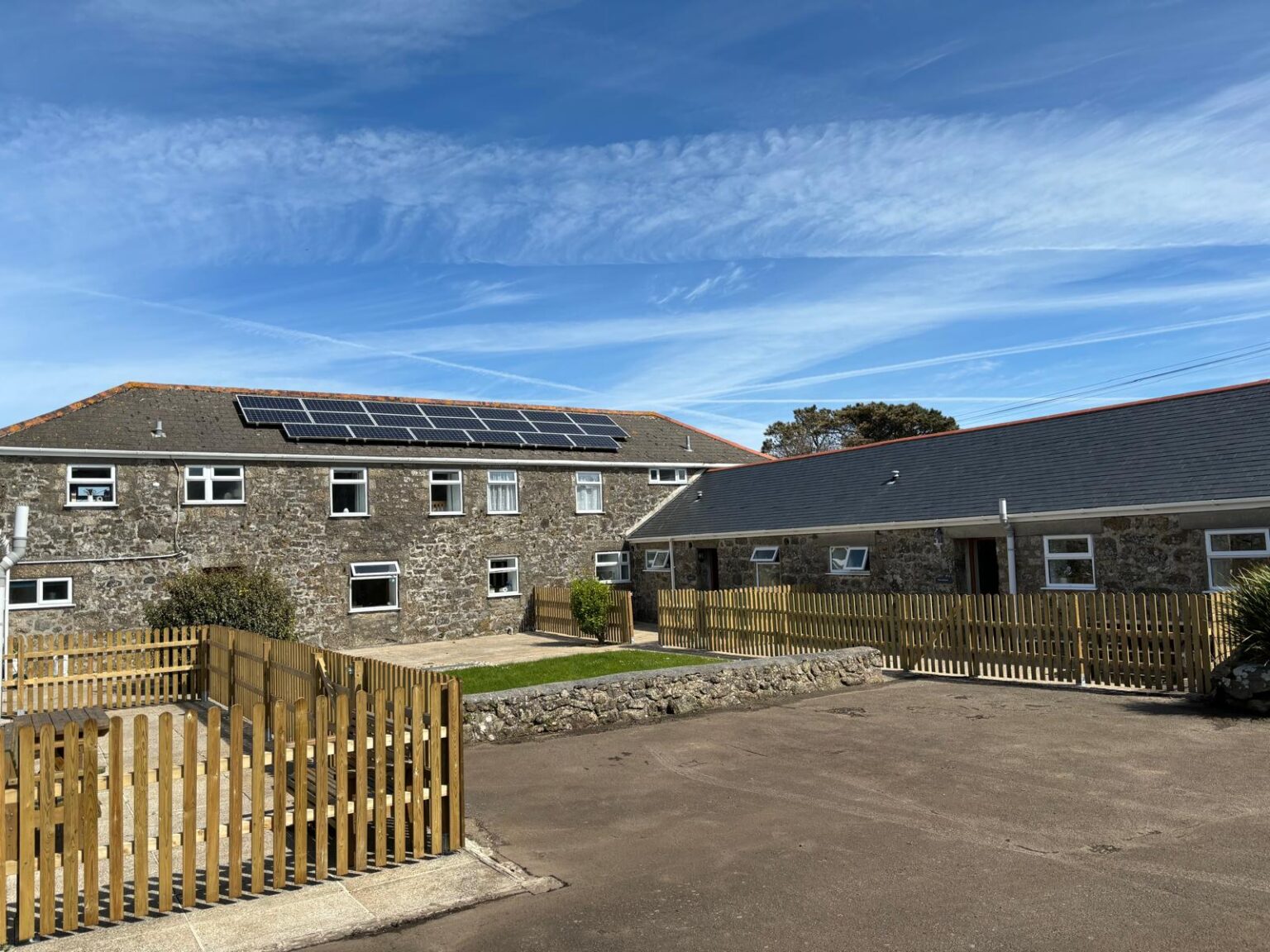 Trevalgan Holidays Little Barn front courtyard